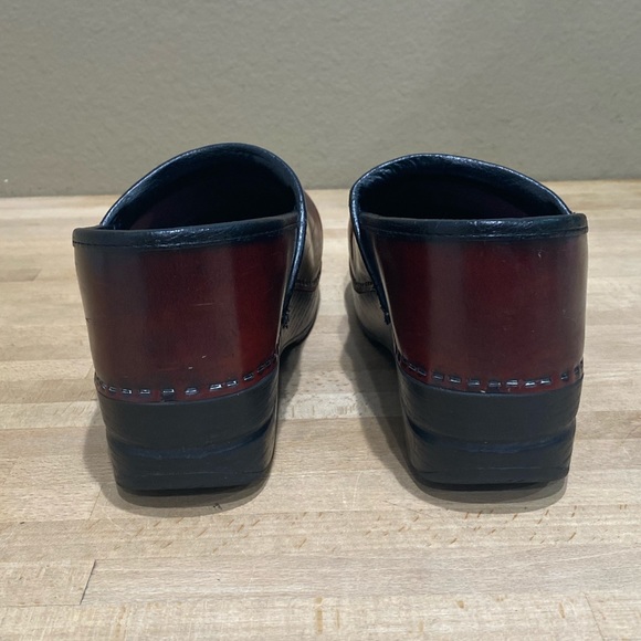 Dansko Professional Clogs Women's Size 38 US 7.5 - 8 Red Leather Slip on Shoes - Picture 5 of 10